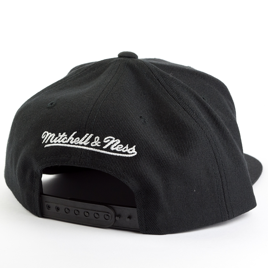 Mitchell and Ness snapback Dark Hologram New York Islanders black ...