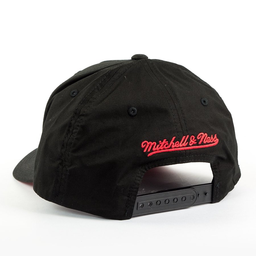 Mitchell and Ness snapback Hyper 110 Flexfit Chicago Bulls black ...