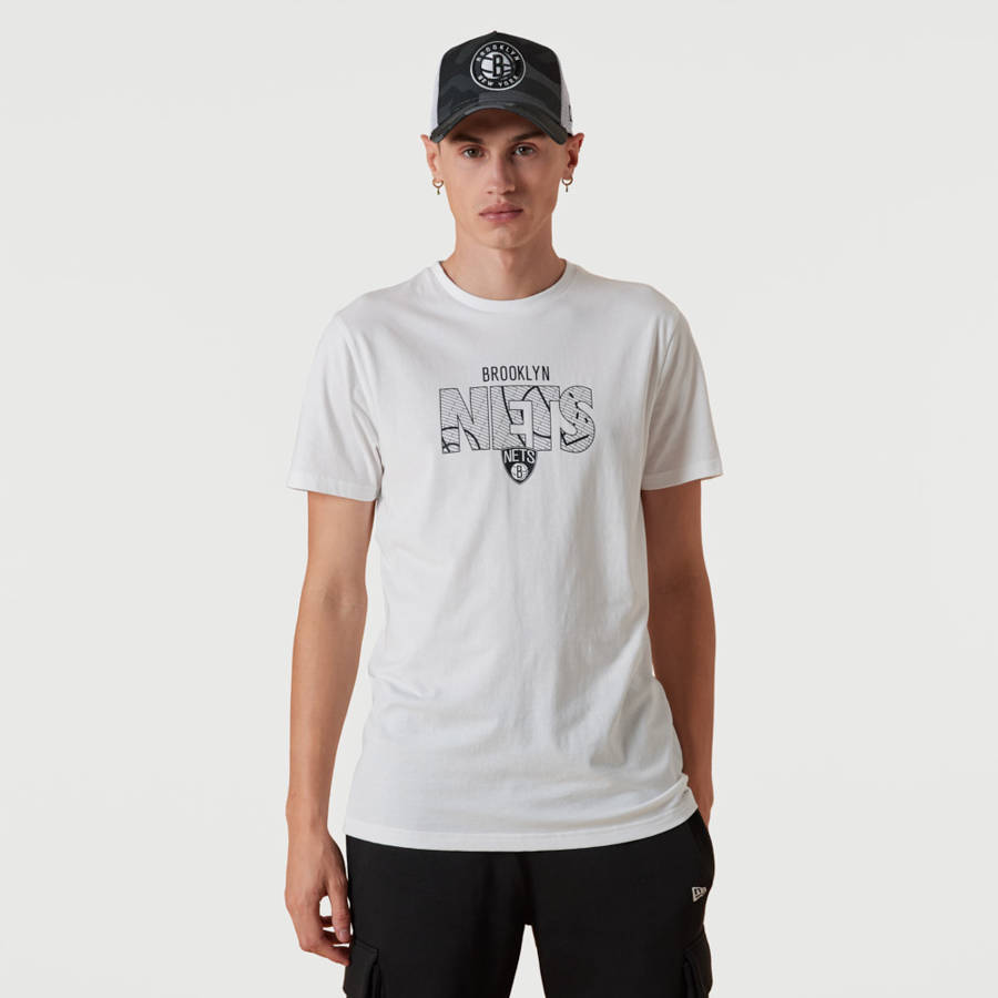 NBA BROOKLYN NETS INFILL TEAM LOGO OVERSIZED T-SHIRT 'WHITE