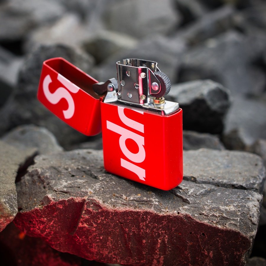 Supreme® lighter Logo Zippo red | CLOTHES & ACCESORIES \ Gadgets 