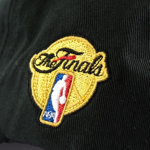 Mitchell and Ness strapback Championship Brooch Dad Hat Miami Heat ...