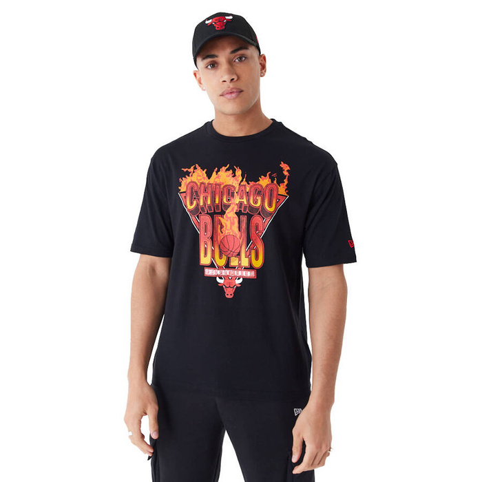 KUPUJ TANIEJ W ZESTAWIE! New Era koszulka Flame Graphic NBA Chicago Bulls + kapelusz Washed Pack Chicago Bulls