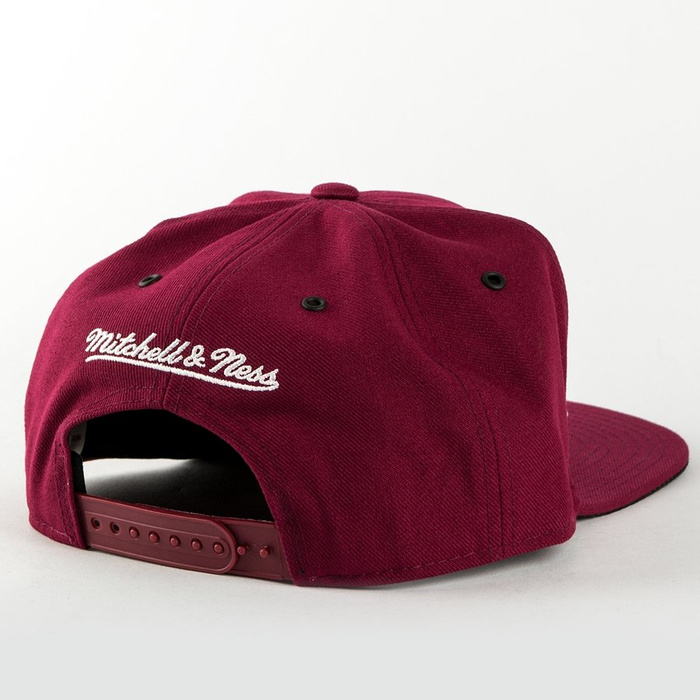 Mitchell and Ness snapback Black And White Arch Cleveland Cavaliers burgundy