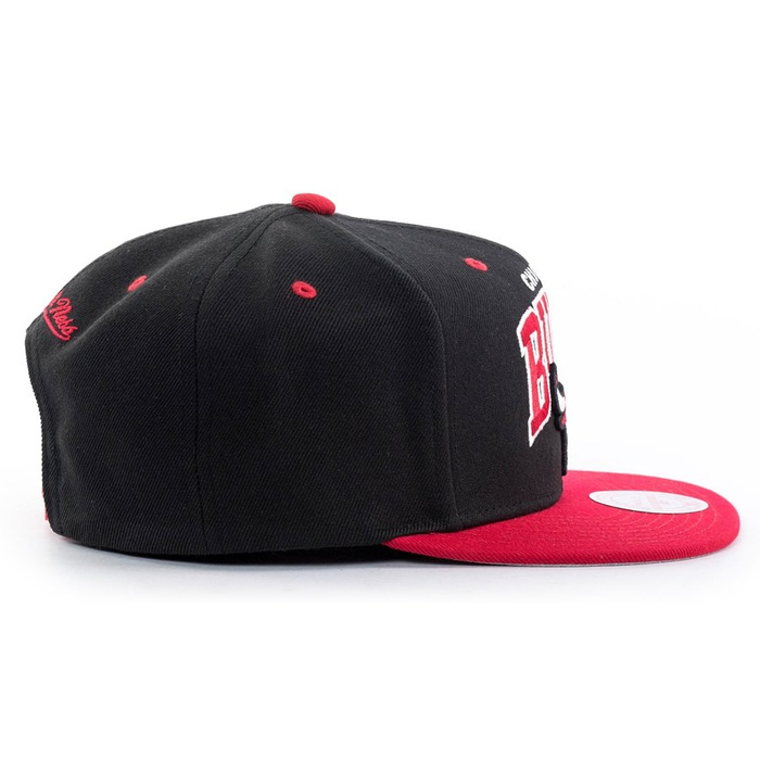 Mitchell and Ness snapback Team Arch Chicago Bulls black / red