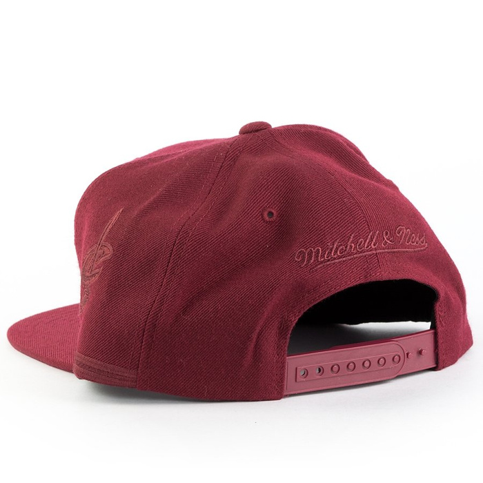 Mitchell and Ness snapback Tonal Short Hook Cleveland Cavaliers burgundy