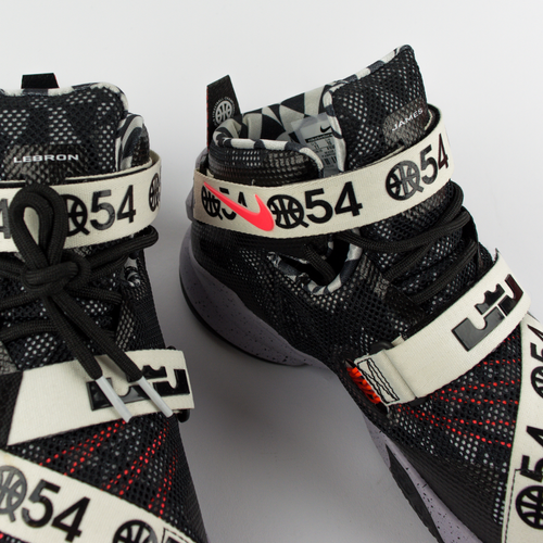 Buty do koszykówki Nike LeBron Soldier IX Limited Quai 54 black / grey (810803-015)