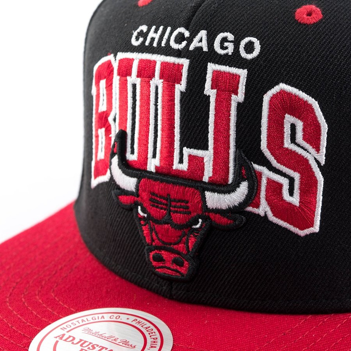 Mitchell and Ness snapback Team Arch Chicago Bulls black / red