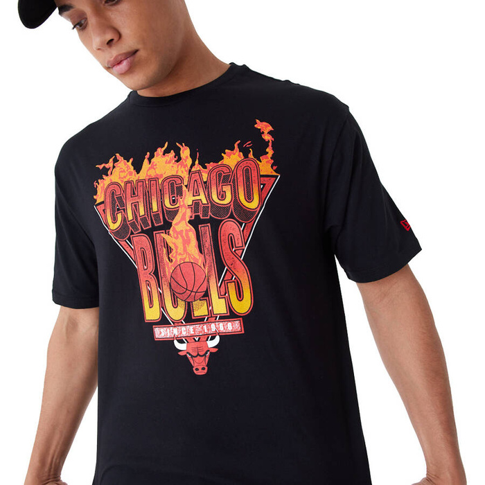 KUPUJ TANIEJ W ZESTAWIE! New Era koszulka Flame Graphic NBA Chicago Bulls + kapelusz Washed Pack Chicago Bulls