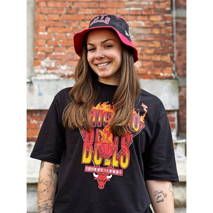 BUY CHAPER IN A SET!  New Era t-shirt Flame Graphic NBA Chicago Bulls + Bucket Hat Washed Pack Chicago Bulls