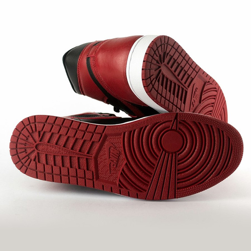  Buty do koszykówki Air Jordan 1 Banned Retro High OG black / varsity red / white (555088-001) TM