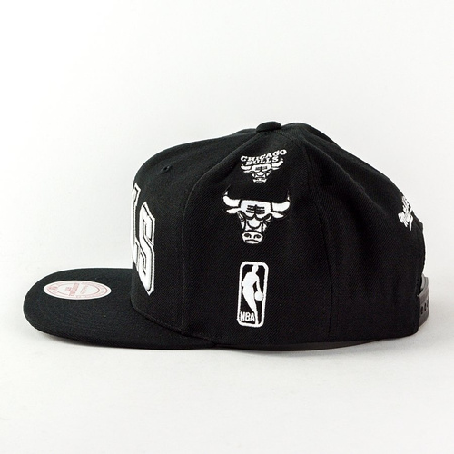 Mitchell and Ness snapback Team Logo History Chicago Bulls black