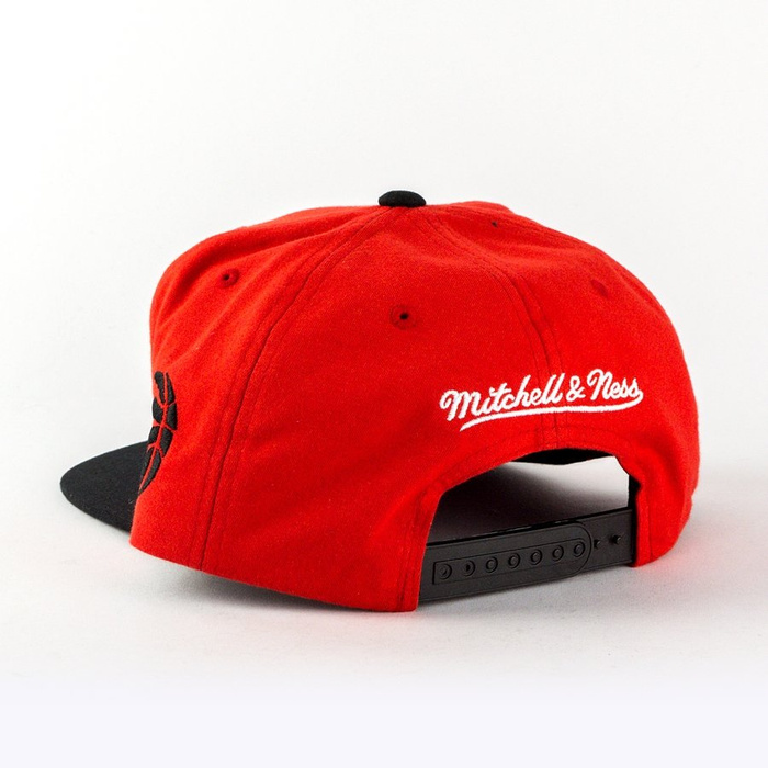 Mitchell and Ness snapback Training Room Toronto Raptors red