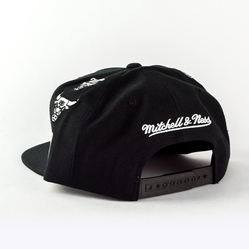 Mitchell and Ness snapback Team Logo History Chicago Bulls black