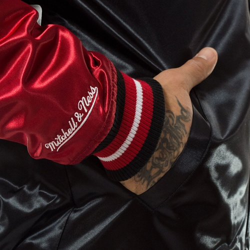 Kurtka męska Mitchell and Ness NBA Tough Season Satin Jacket Chicago Bulls black / red