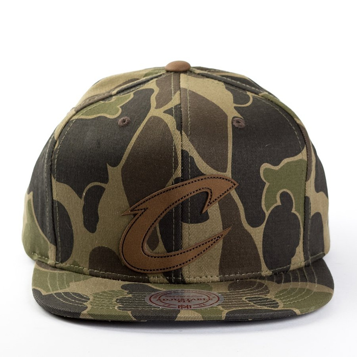 Czapka Mitchell and Ness strapback Lux Camo Cleveland Cavaliers camo 