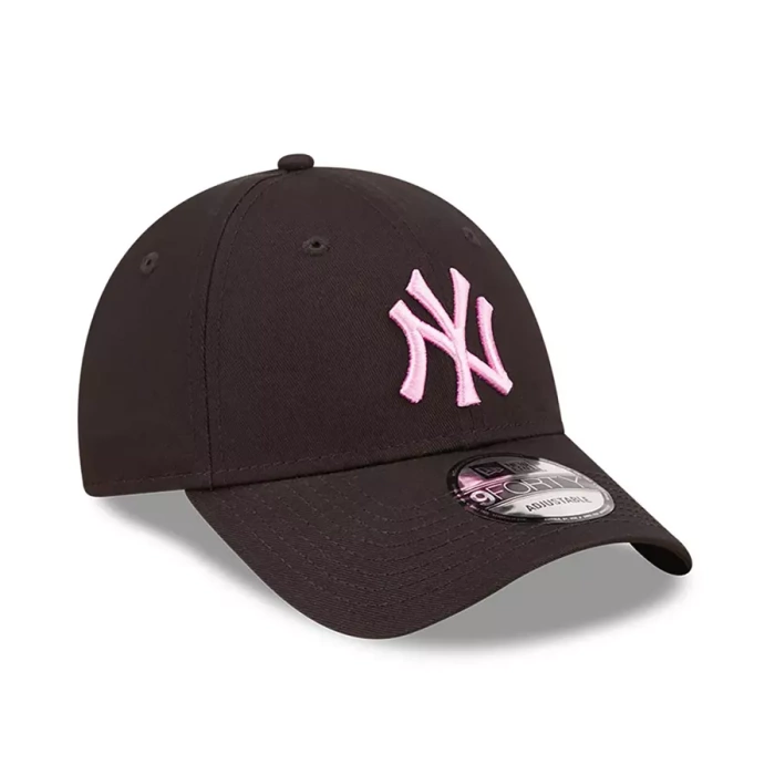 New Era czapka z daszkiem strapback 9FORTY League Essential MLB New York Yankees black / pink