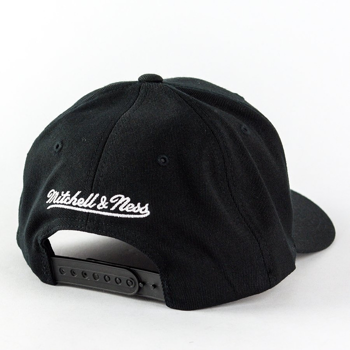 Czapka Mitchell and Ness dad cap Black and White Arch Chicago Bulls black