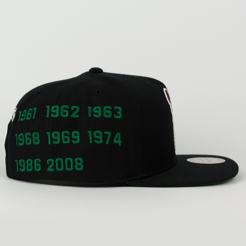 Mitchell and Ness Boston Celtics snapback Championship Pack 17 Titles black / green (V099Z)
