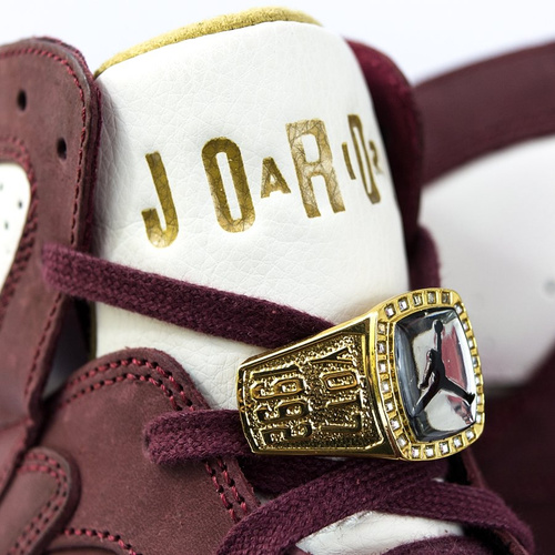 Air Jordan VII Retro Cigar team red / metallic gold / gum yellow (725093-630)