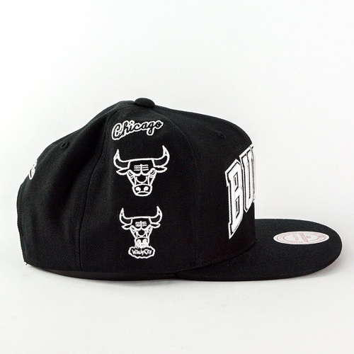 Mitchell and Ness snapback Team Logo History Chicago Bulls black