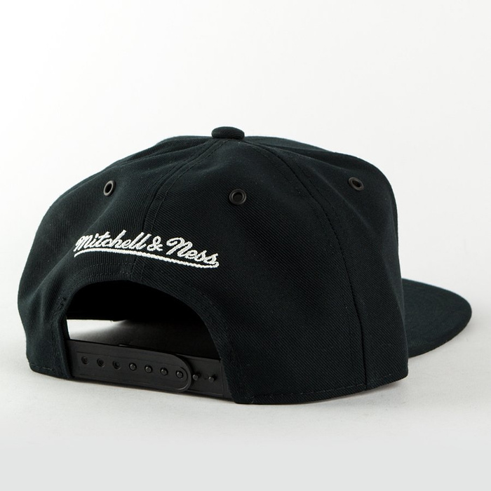 Mitchell and Ness snapback Black And White Arch Chicago Bulls black