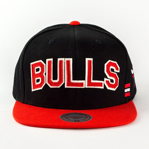 Mitchell and Ness snapback Training Room Chicago Bulls black / red