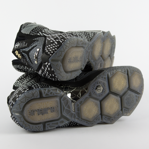 Buty do koszykówki Nike Lebron XII Bhm white / black (718825-001) TM