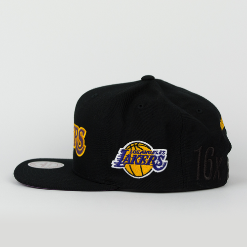 Czapka Mitchell and Ness Los Angeles Lakers snapback Championship Pack 16 Titles black (VP08Z)