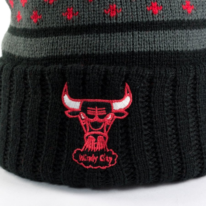 Czapka zimowa Mitchell and Ness Highlands 2.0 Pom Chicago Bulls red / black