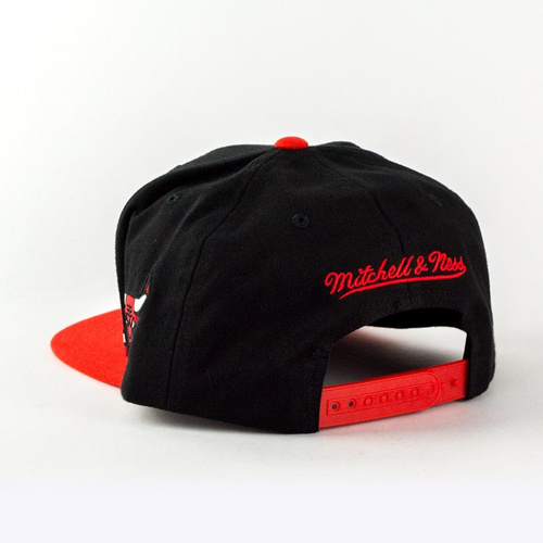 Mitchell and Ness snapback Training Room Chicago Bulls black / red