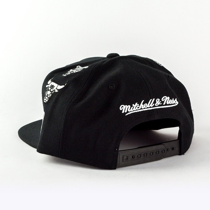 Mitchell and Ness snapback Team Logo History Chicago Bulls black