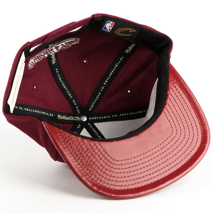 Mitchell and Ness snapback Patent 2 Tone Cleveland Cavaliers burgundy