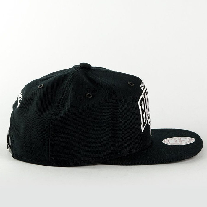 Czapka Mitchell and Ness snapback Black And White Arch Chicago Bulls black