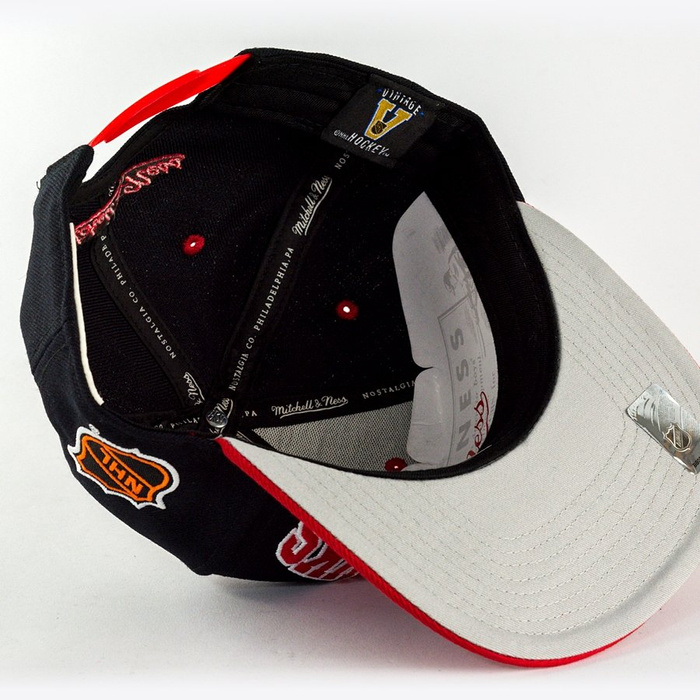 Czapka z daszkiem Mitchell and Ness snapback Team Arch Chicago Blackhawks black / red