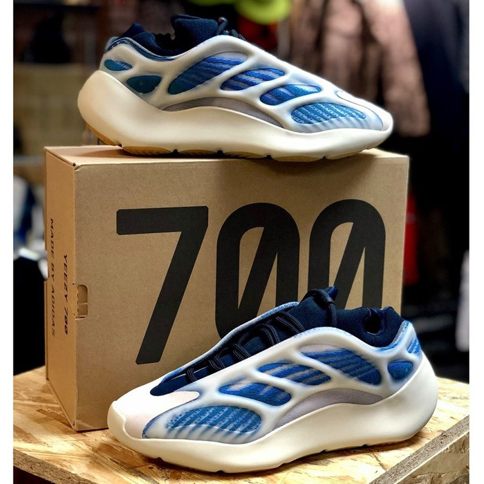 Adidas Buty Yeezy 700 V3 Kyanite (GY0260)