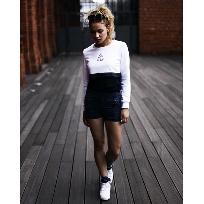 MAT Wear crop sweatshirt TeamMATe white