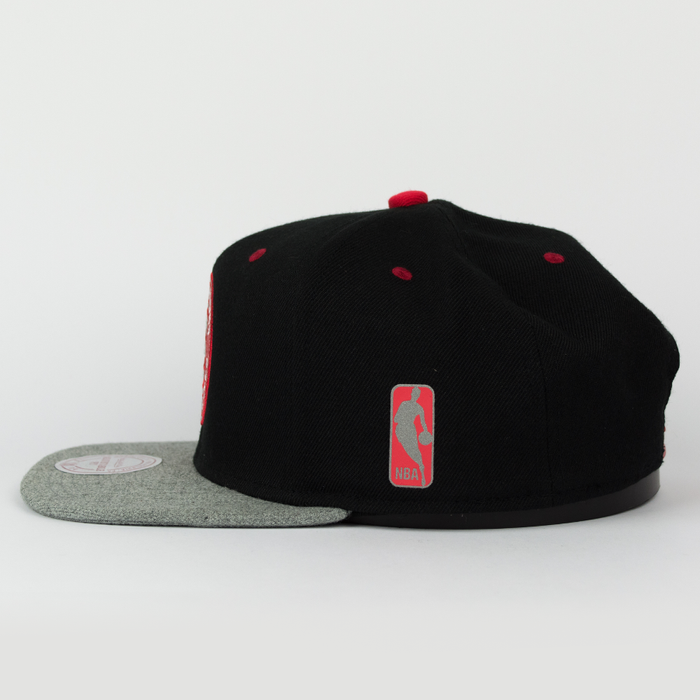 Czapka Mitchell and Ness snapback Grey Tist Atlanta Hawks black / grey