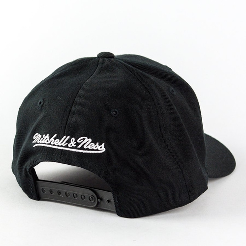 Mitchell and Ness dad cap Black and White Arch Chicago Bulls black