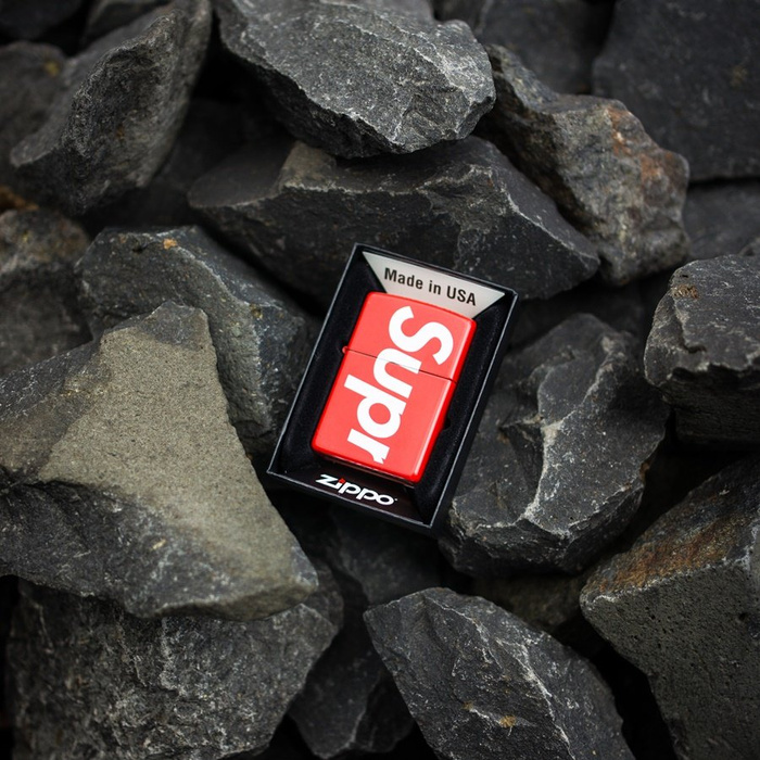 Supreme® lighter Logo Zippo red
