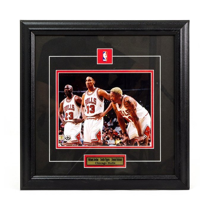 Mr Buzzer x MAT ramka kolekcjonerska Chicago Bulls Michael Jordan / Scottie Pippen / Dennis Rodman 50 x 40cm