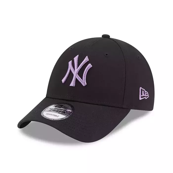 New Era czapka z daszkiem 9FORTY Strapback League Essential MLB New York Yankees black / metallic purple